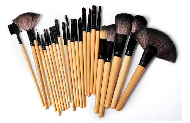 24-Piece Professional Makeup Brush Set – Gift Bag Edition
