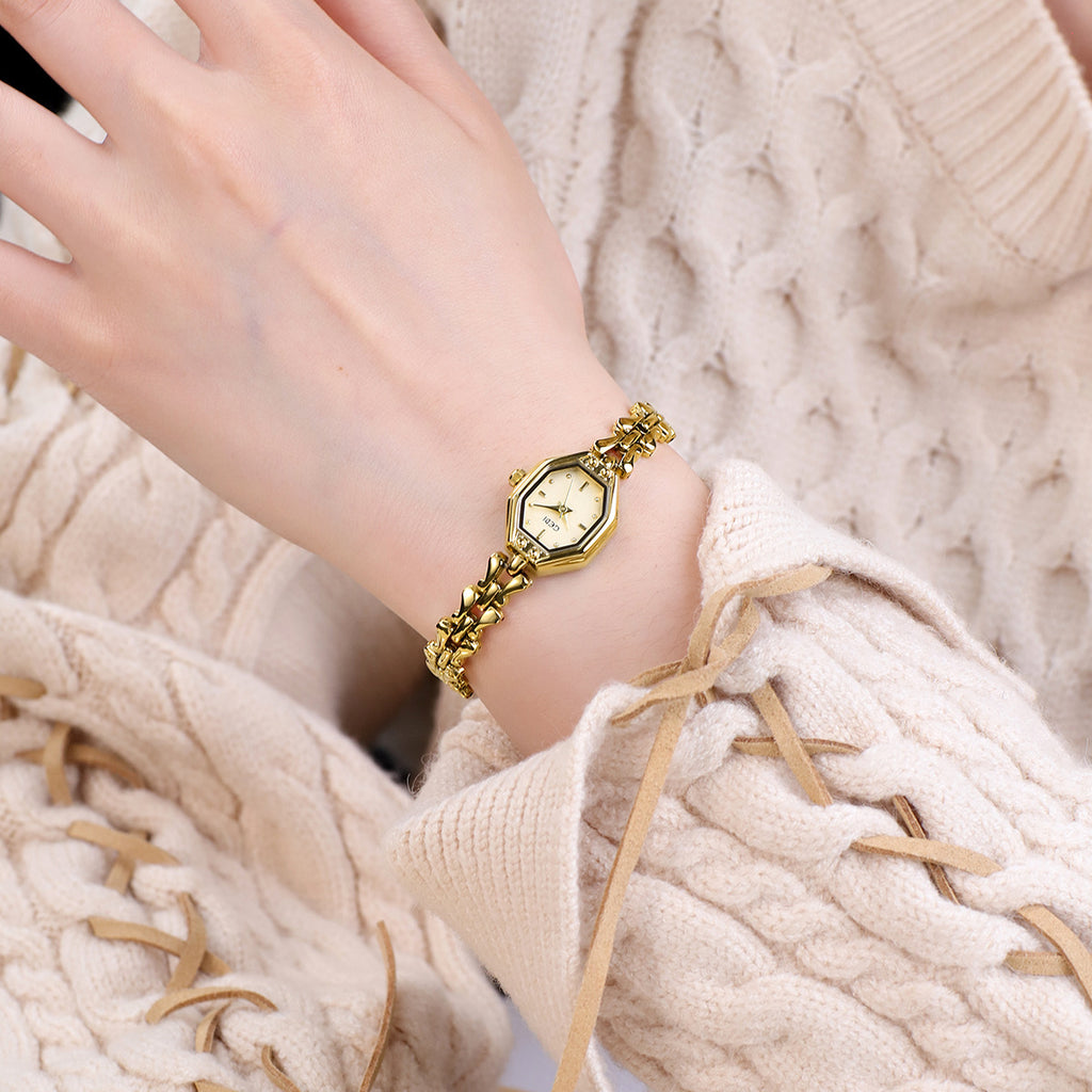 Elegant Barrel-Shaped Quartz Watch